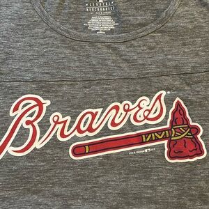 Women’s Braves shirt size L
